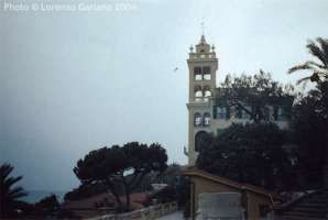 Click the image to view photos taken whilst walking on this 1-day itinerary.